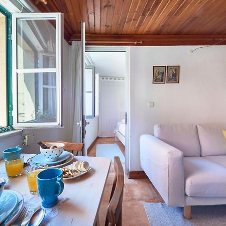 Light Filled Apartment Near Chiado, By Timecooler Lisbon Exterior photo